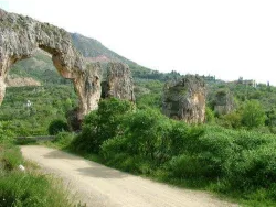 Antakya Traianus Su Kemerleri, Memekli Köprü Roma yapısı