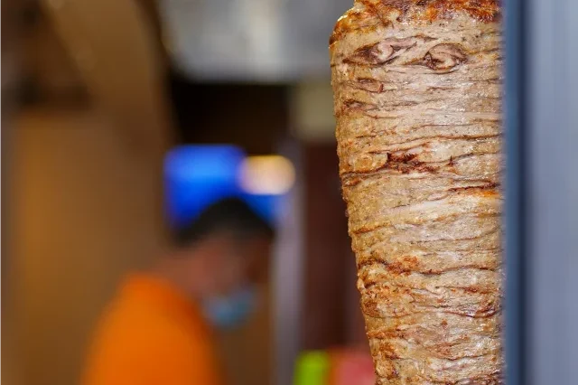 Hatay döneri, lavaş dürüm ve özel soslu tavuk döner