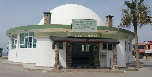 Samandağ Hz. Hızır Türbesi, sahildeki manevi makam