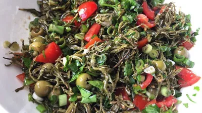 Hatay zahter (dağ kekiği) salatası